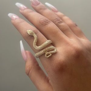 Snake Ring- brass plated. Fashion item!
